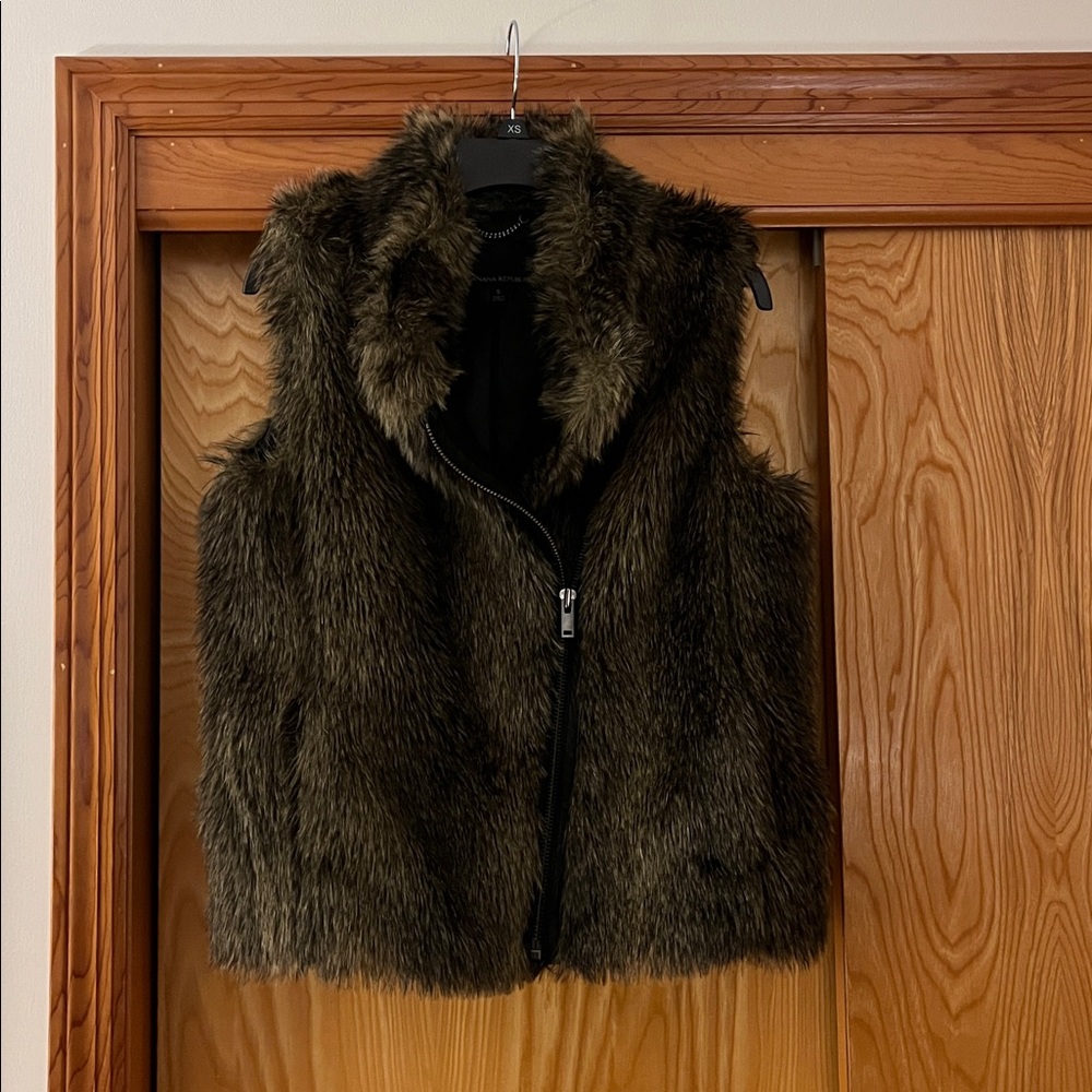 Authentic BANANA REPUBLIC Faux Fur Vest with Zipper